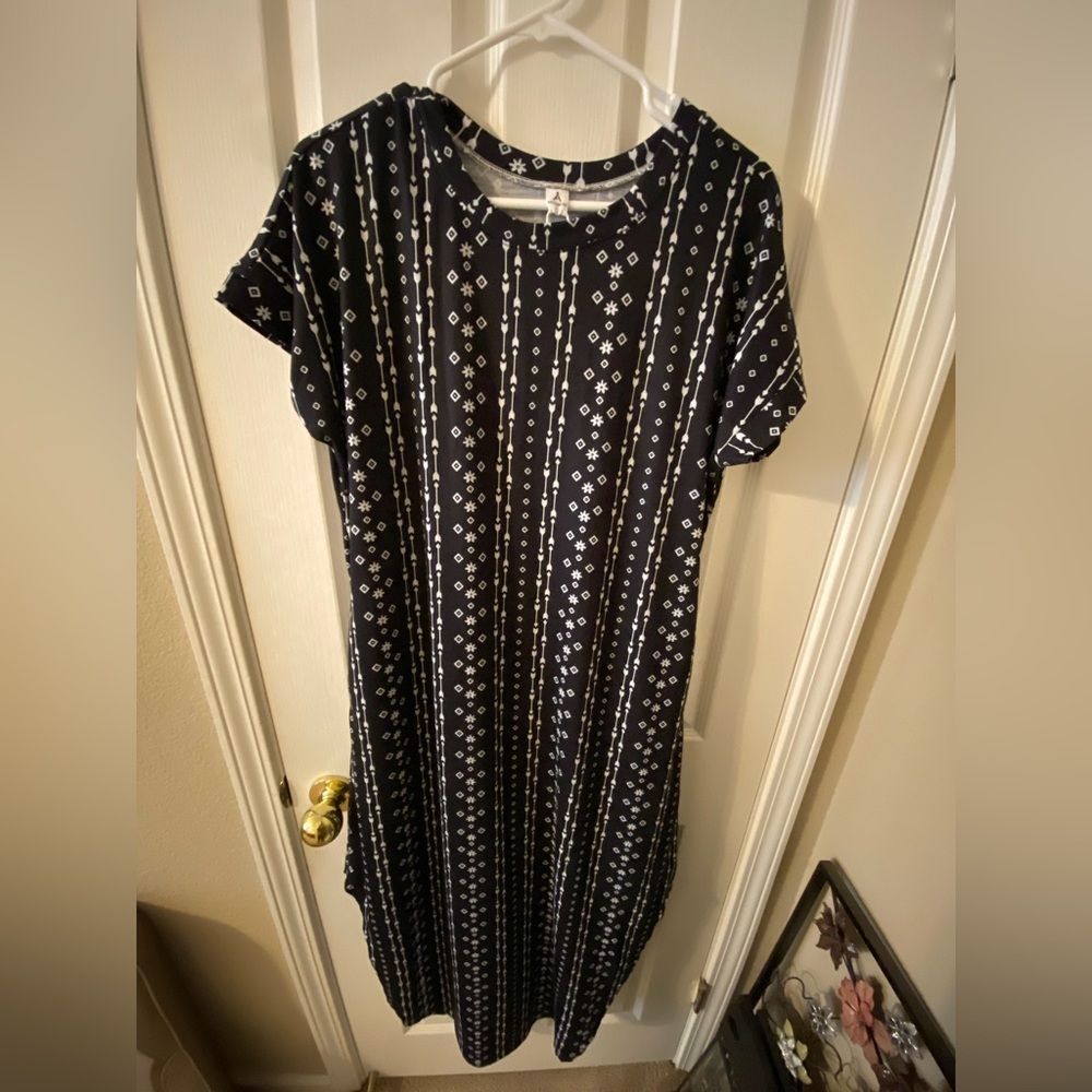 Chic Black and White Geometric Midi Dress sz large